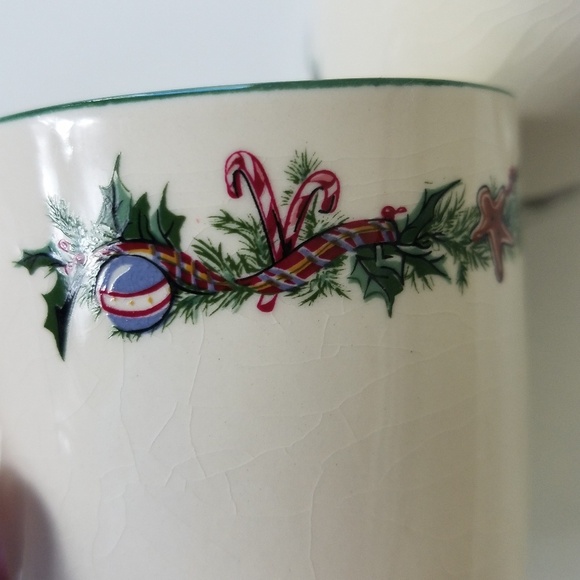 SET OF TWO VTG CHRISTMAS THEMED MUGS - Picture 4 of 7